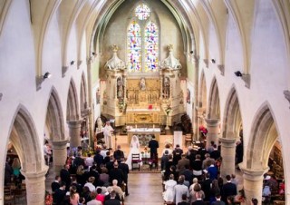 photo assemblée eglise le faouet côtes d’armor