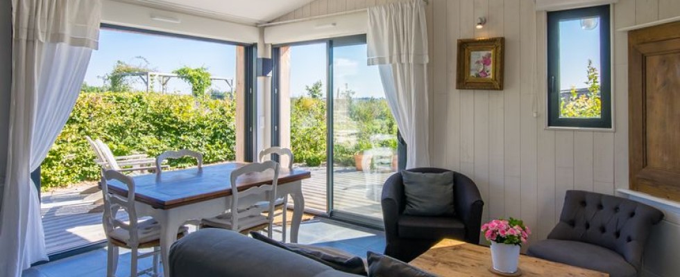 Photographe spécialisé dans l&#8217;immobilier, je réalise le reportage photo de votre logement dans les Côtes d&#8217;Armor et en Bretagne. De belles photos permettent de mettre en valeur votre bien pour la vente et la location. Des photographies professionnelles sont en effet le premier critère de sélection lors de la consultation [&hellip;]