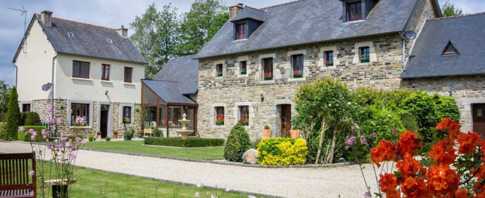 Photographe en Bretagne, je réalise le reportage photo de votre bien immobilier (maison, appartement, gîte, restaurant, hôtel, etc). Que ce soit pour la vente de votre maison ou appartement, d&#8217;une mise en location saisonnière (gîte) ou des photos de votre local commercial Je réalise des photos professionnelles pour favoriser une [&hellip;]