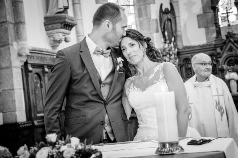Emotion fin de cérémonie religieuse mariage